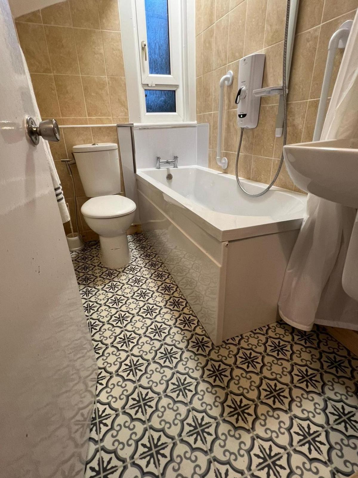 Archillects Entire Two Bedroom Comfy House - Free Parking Glasgow Exterior photo